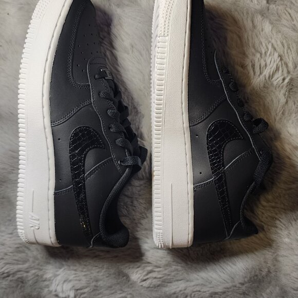 *NEW* Nike Air Force 1's Youth 6 - Picture 4 of 10